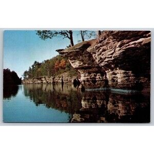 Postcard Wisconsin Dells Swallow's Nest sandstone Cliff Vintage c1950s WI